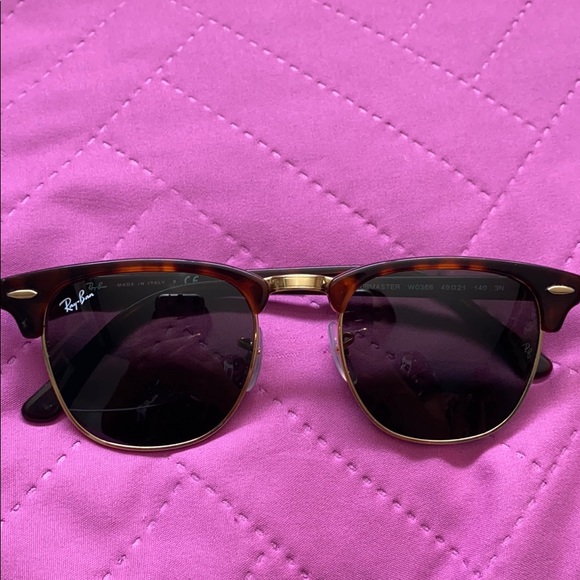 Ray-Ban Club Master( RB 3016) in Tortoiseshell. - Picture 1 of 10
